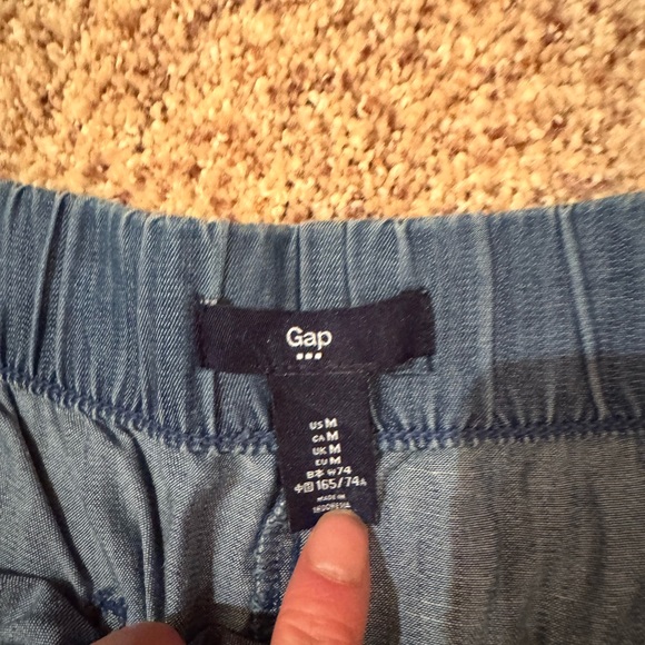 GAP Denim Blue Women's Casual Shorts - Picture 3 of 4